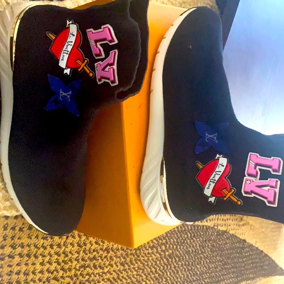 USED Authentic LV Sneakers Box and bags included size 10 - Picture 2 of 6